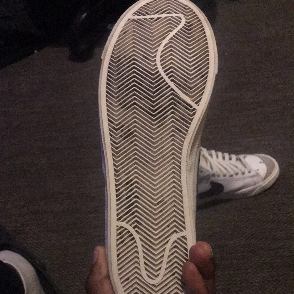 Nike - Picture 2 of 5
